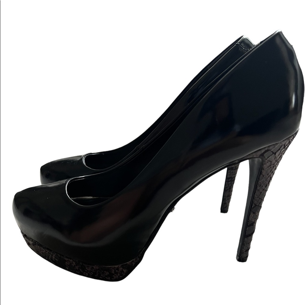 Simply Vera snakeskin heels